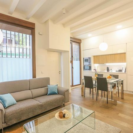 T&L Triana Loft - Just Like At Home เซบีญา ภายนอก รูปภาพ